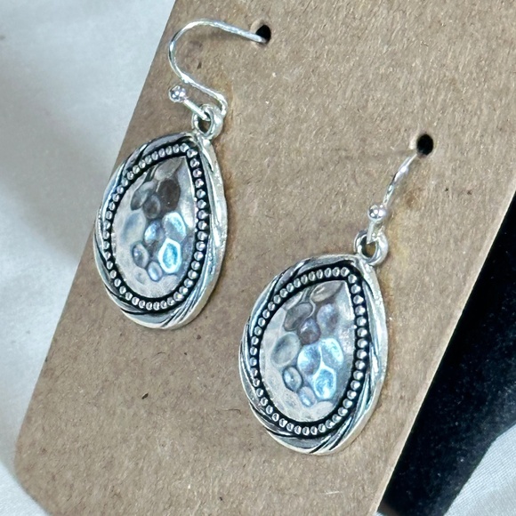 2/$20 Silver Tone Hammered Pear Shape Hook Earrings Retro NWOT - Picture 7 of 11